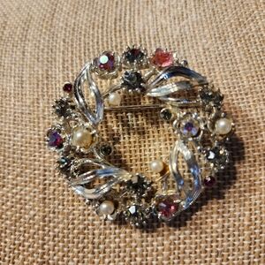 An Original Lisner Brooche.